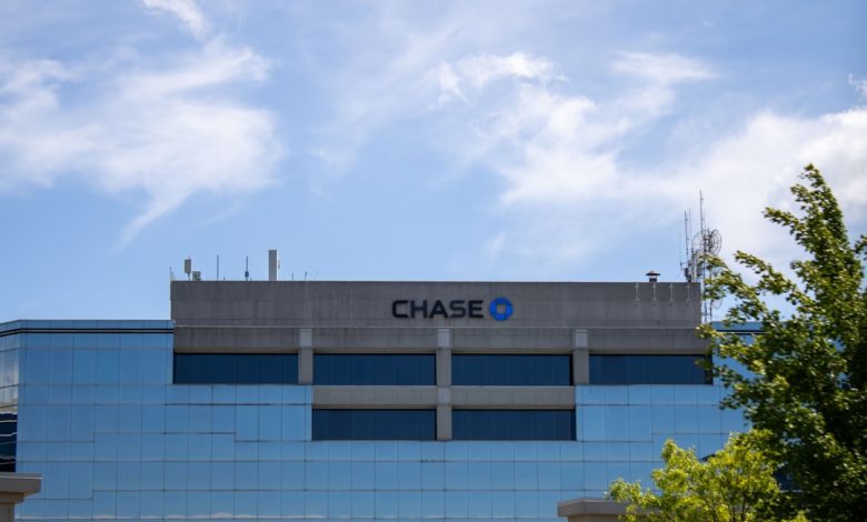 a building with a chase logo on the side of it